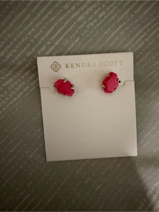 Kendra Scott Jewelry - Kendra Scott Fuchsia Faceted Stud Earrings